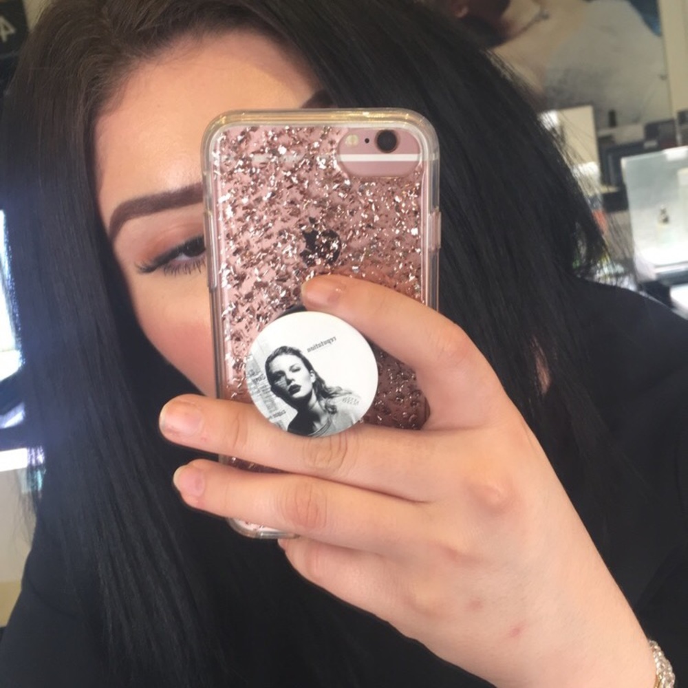 Meet your Posher, Lesly